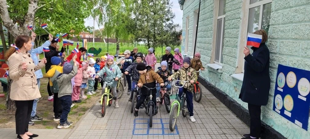 В честь годовщины Великой Победы наши воспитанники средней и старшей группы приняли уча...