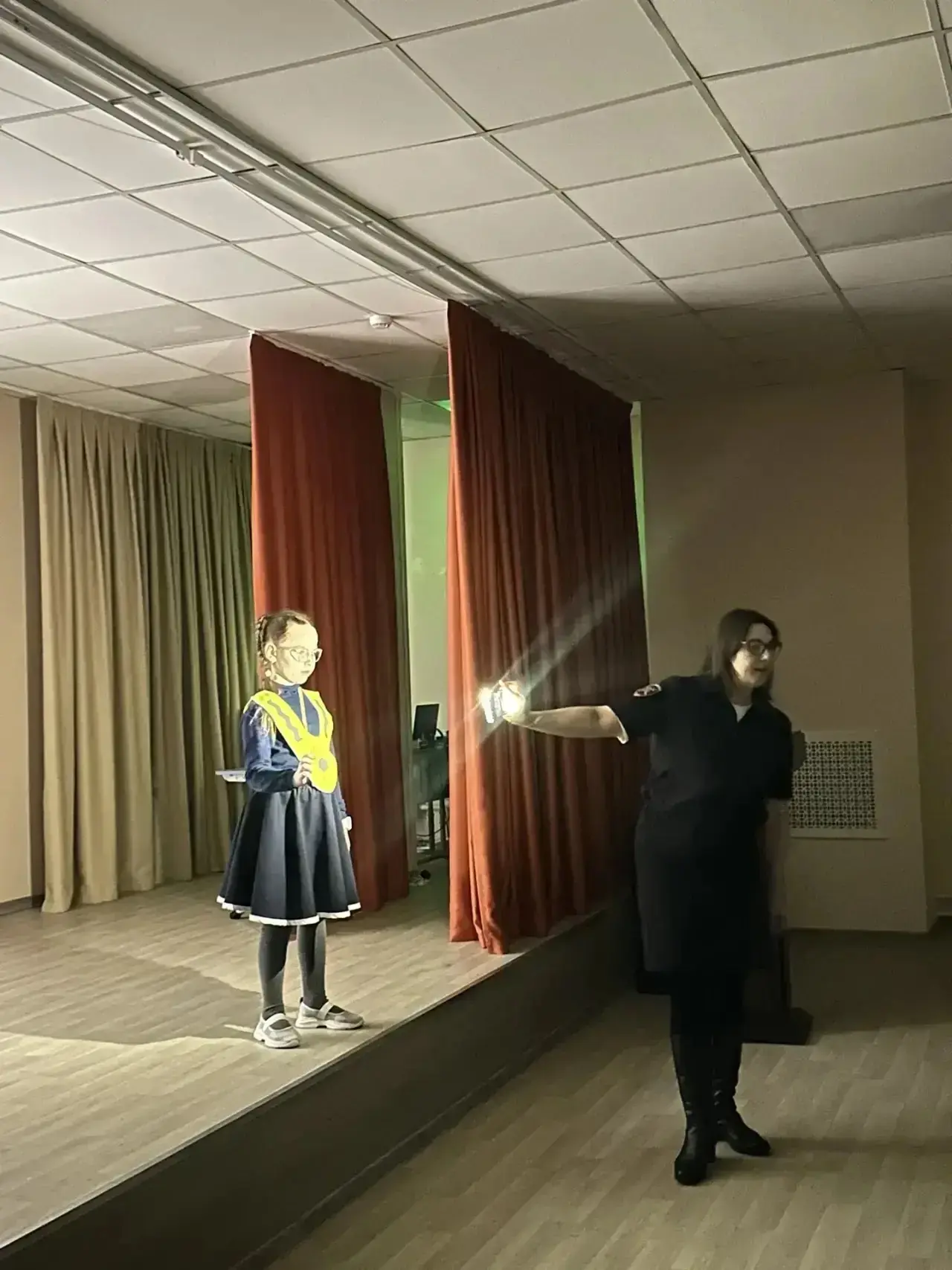 Соблюдаю ПДД🦺🚨🚦 В 3 корпусе МБОУ СОШ 45 по адресу ул. Монтажников, д. 4, в рамках профилактической б