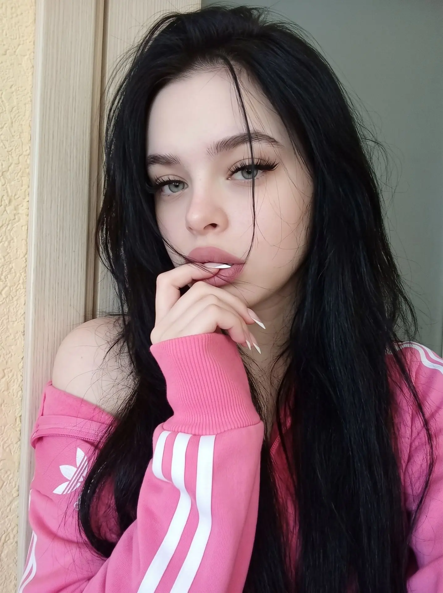 Не меняй внешность девушки с фото.