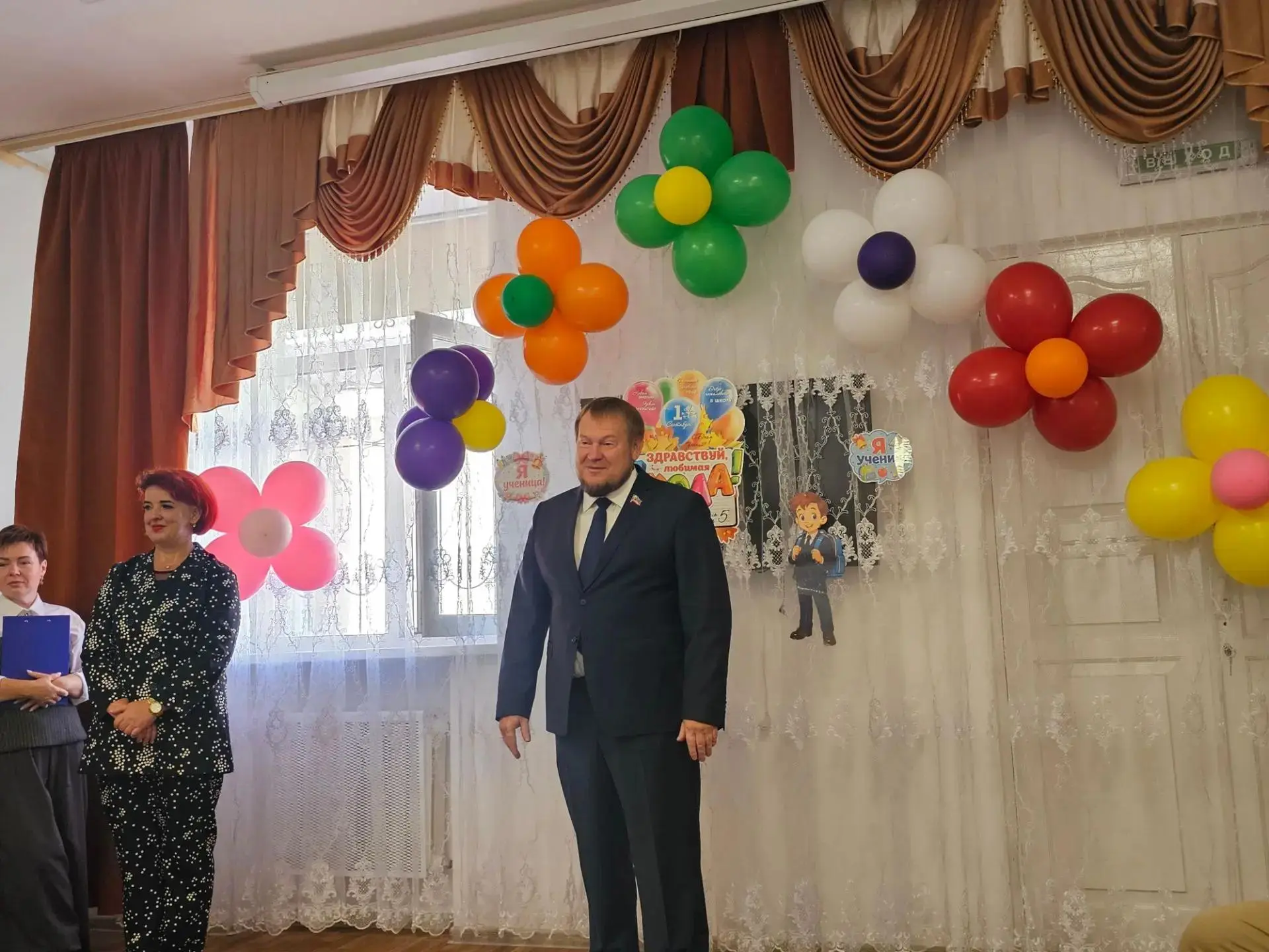 🔔Депутаты Народного Совета поздравили школьников и студентов, а также педагогов ЛНР с ...