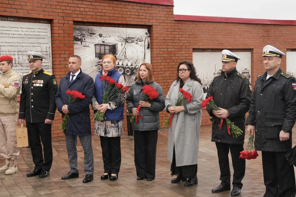 Стойкость, мужество, память

18 июня 1942 года немецкая авиация нанесла массированный удар по Мурман