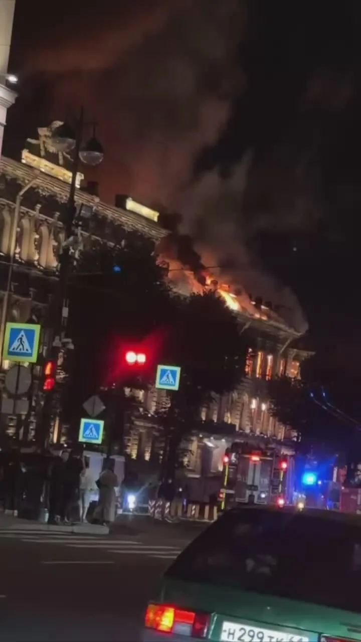 ⚡ Полыхает Особняк Миллера у Исаакиевского собора