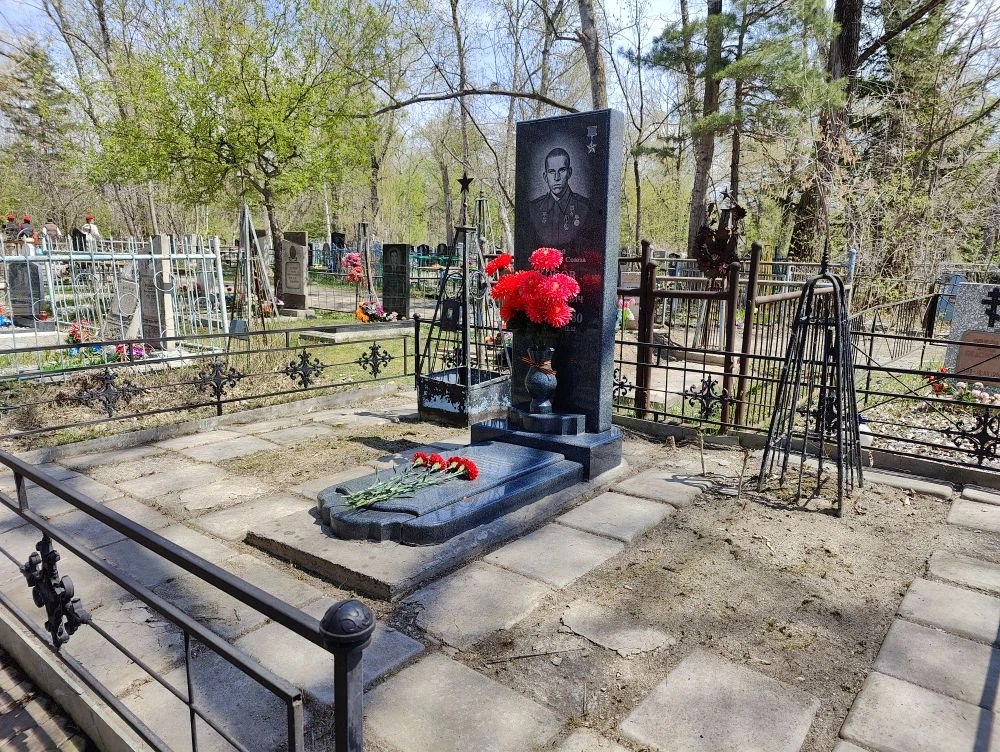 Их сердца выбрали память. Вечная слава Герою.  5 мая, после уроков и линейки, юнармейцы отряда имени