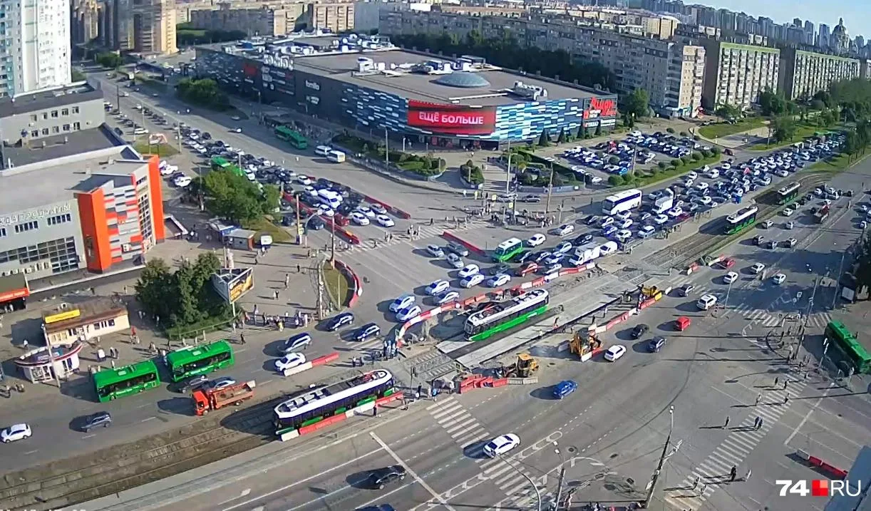 Улицу Чичерина внезапно перекрыли