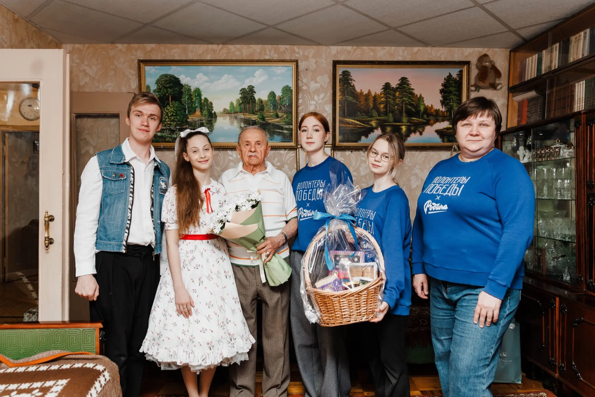 Продолжаем следить за памятными мероприятиями в регионах!  ⭐ Волонтёры Ростовского регионального отд