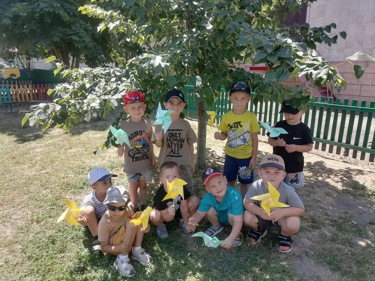 Ветер дует — листья пляшут, 🍃🍃