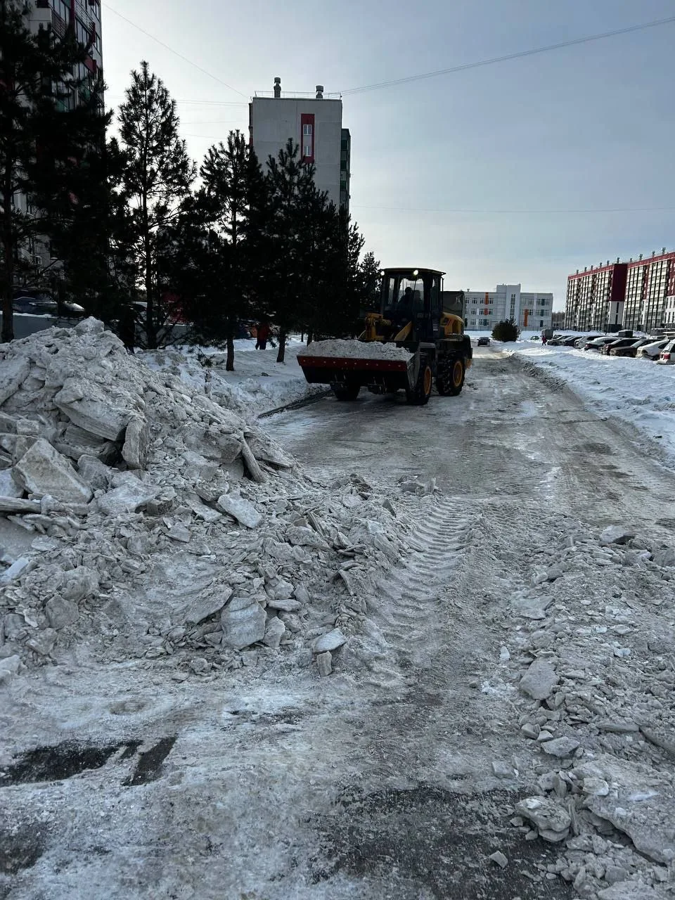 Уважаемые жители!  Сегодня, 13 февраля, на Вишневой аллее работают подрядчики администрации Централь