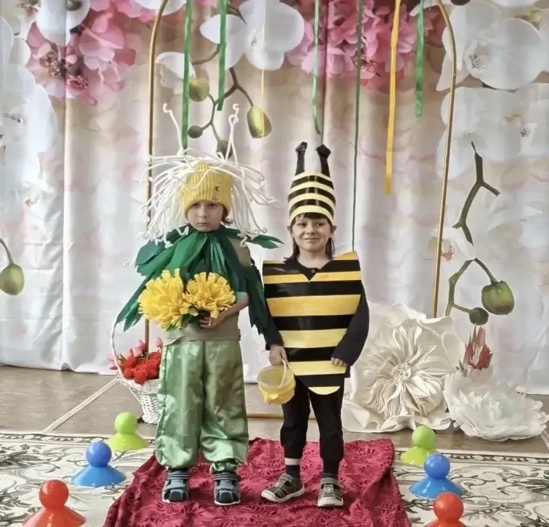 В МОУ «СОШ имени А.П. Чехова» корпус 3-10 прошел яркий и необычный праздник — показ моды на тему: «В