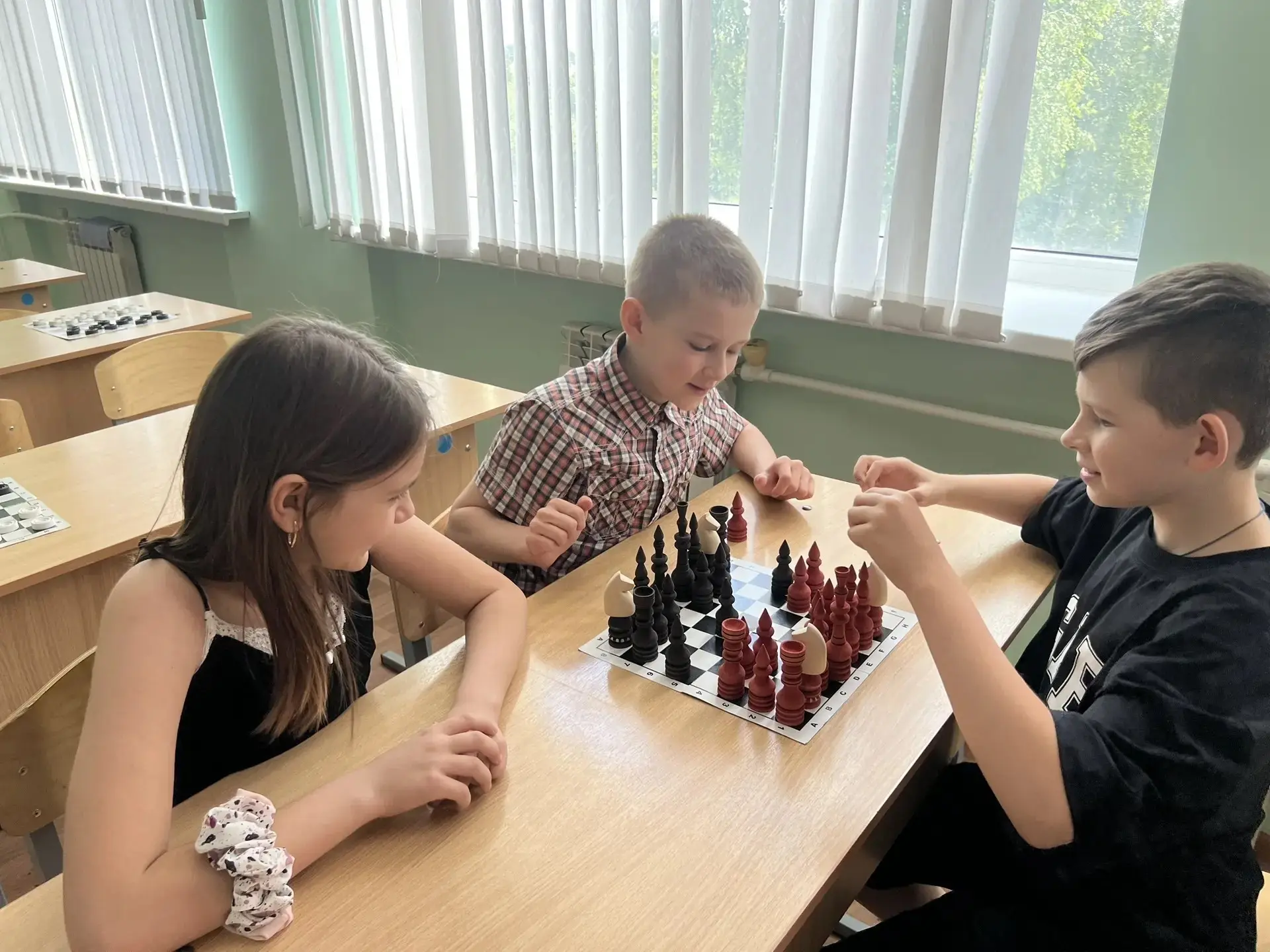 ♟️Шах и мат: обучающиеся школы отметили Международный день шахмат!♟️

На базе нашей школы прошли увл