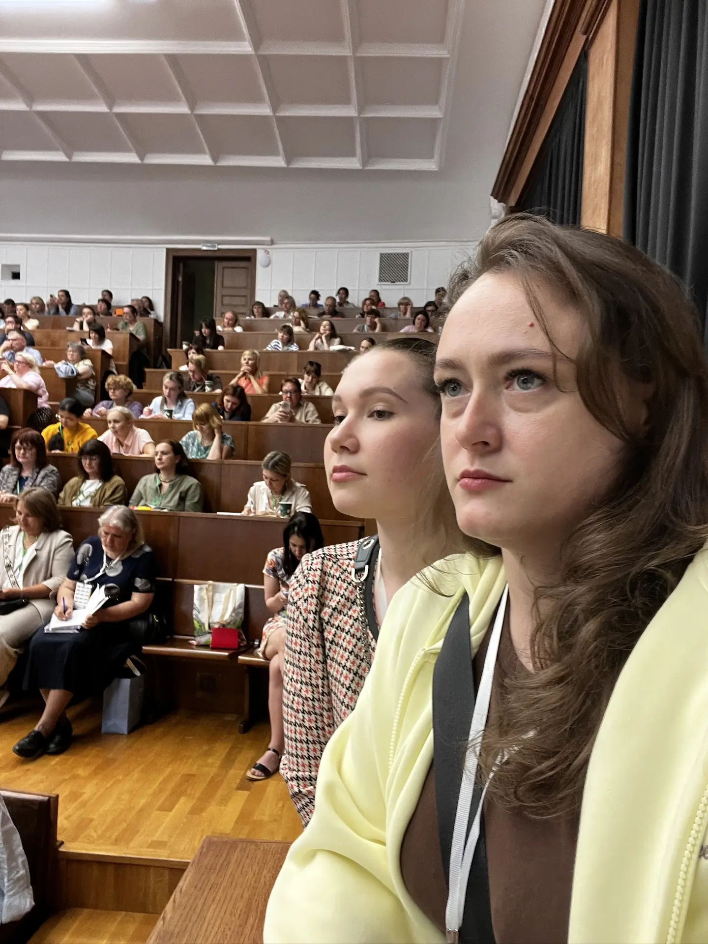 Это мы с Ангелиной и со всем учительским сообществом биологов смотрим в светлое будущее...