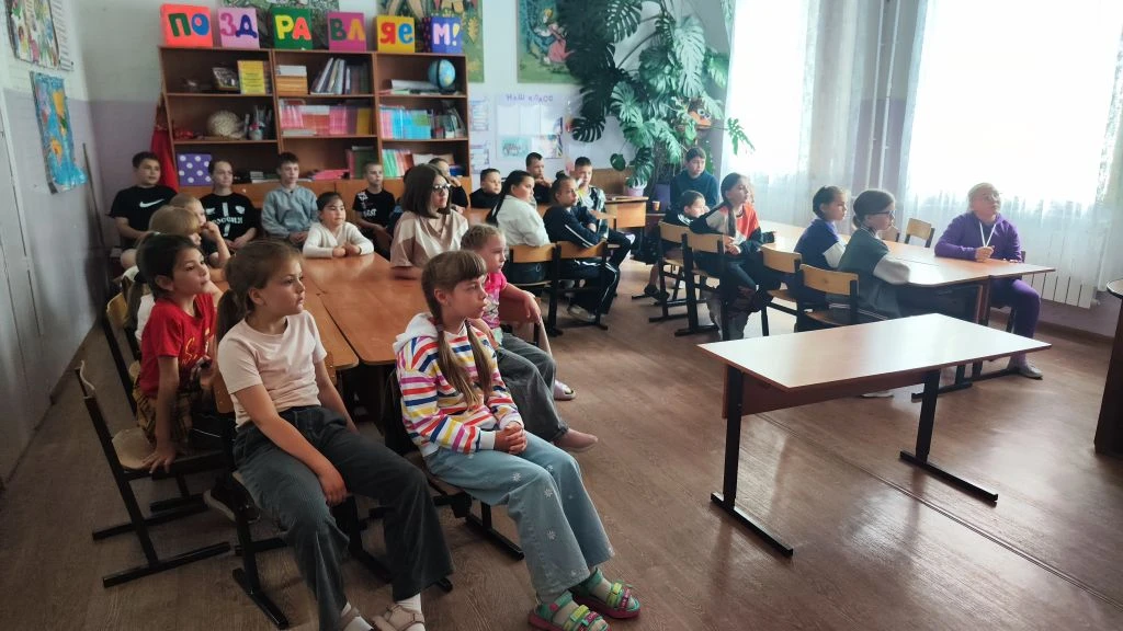 В пришкольном лагере прошел кинолекторий «Фильм о войне. Разговор с детьми»

В рамках программы восп