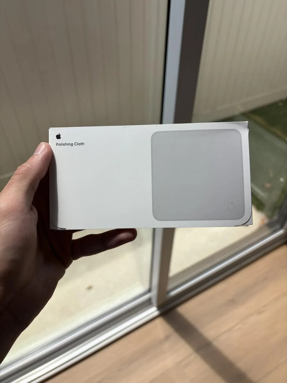 Шринкфляция добралась до святого - салфеток Apple.