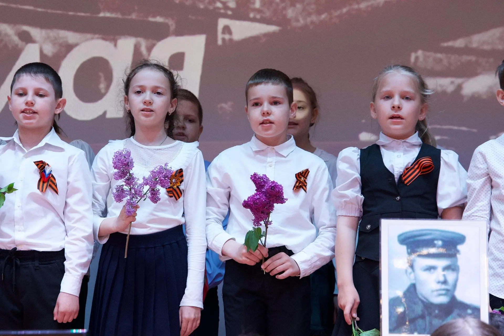 «Утро Победы» в школе: память, слезы и гордость    Сегодня в нашем актовом зале царила особенная атм