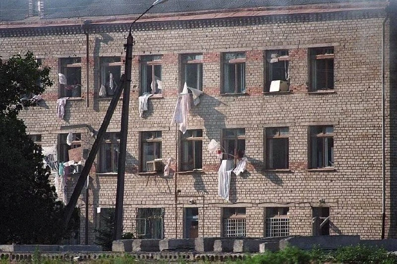 Ровно 31 год назад боевики во главе с Шамилем Басаевым захватили заложников в будённовской больнице.