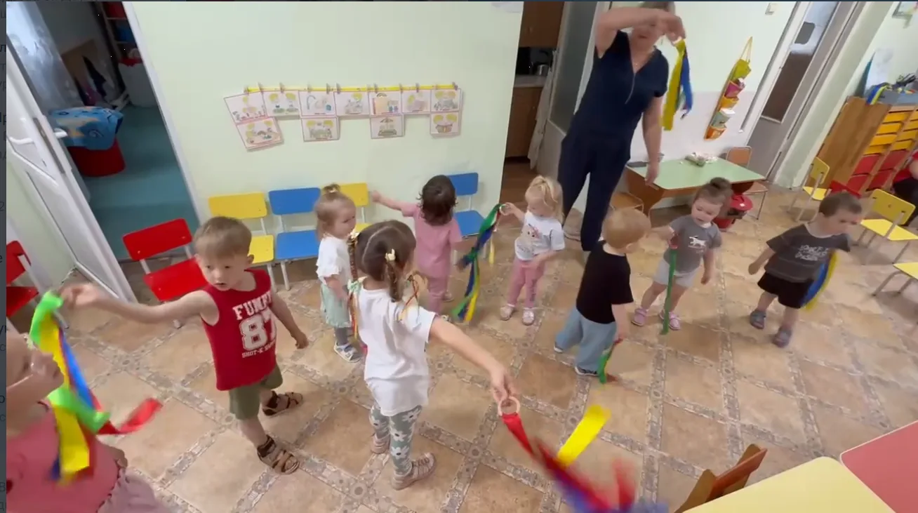 В возрасте 2-3 лет очень важны игры на запуск речи.Они помогают ребёнку преодолеть речевой барьер , 