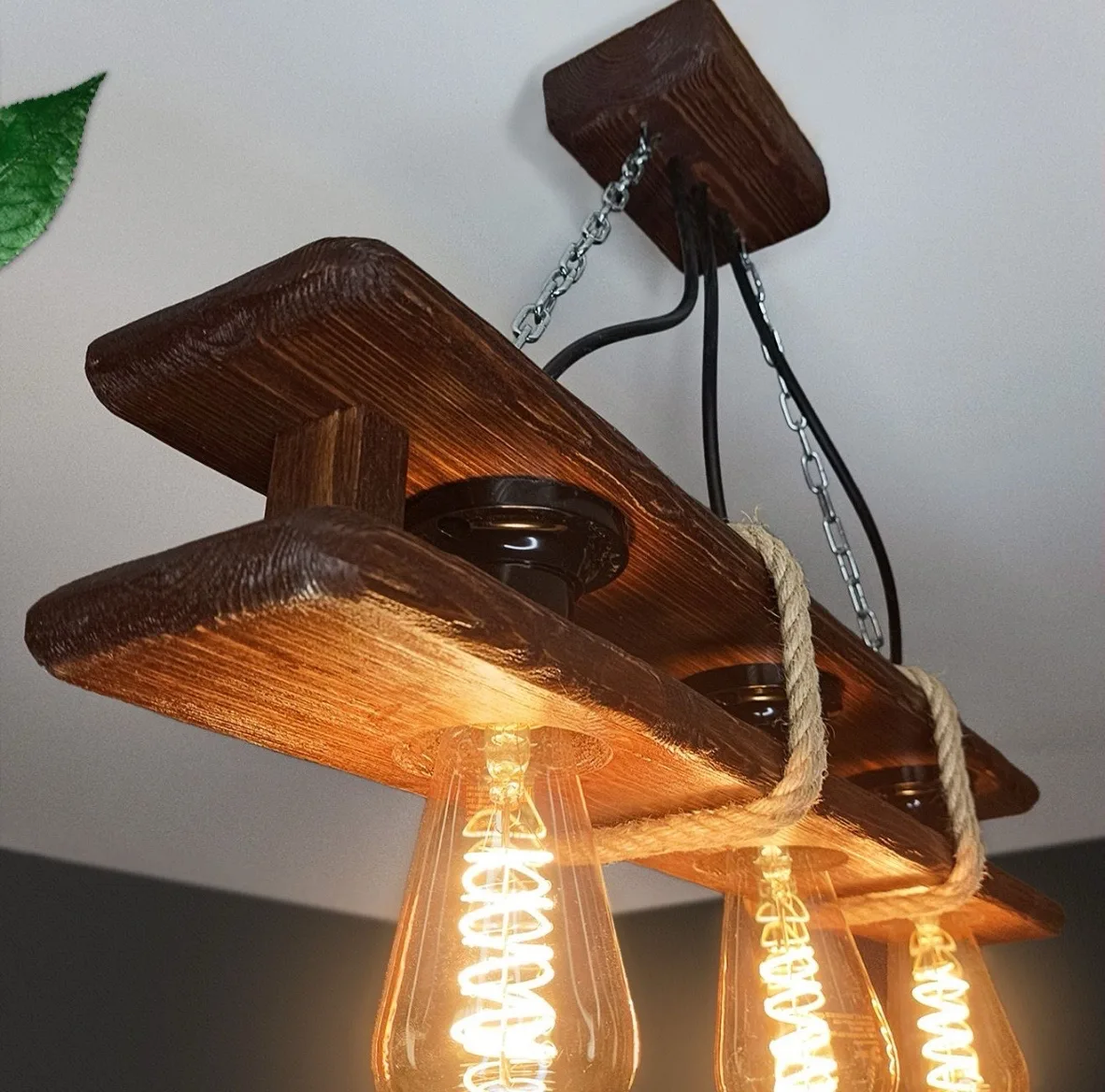 Атмосфера тепла и живой фактуры дерева 💡✨