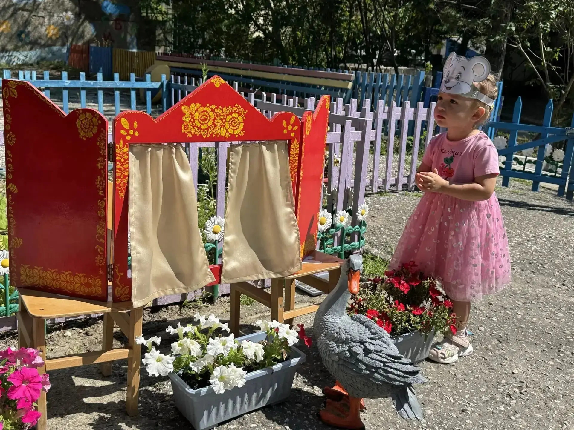 🎭🦁 Большая премьера в группе «Капитошки»!

В День летнего театра наши самые маленькие воспитанники