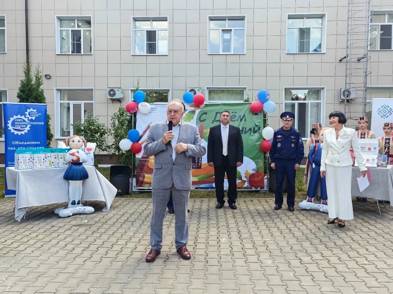 Праздник для маленьких соотечественников