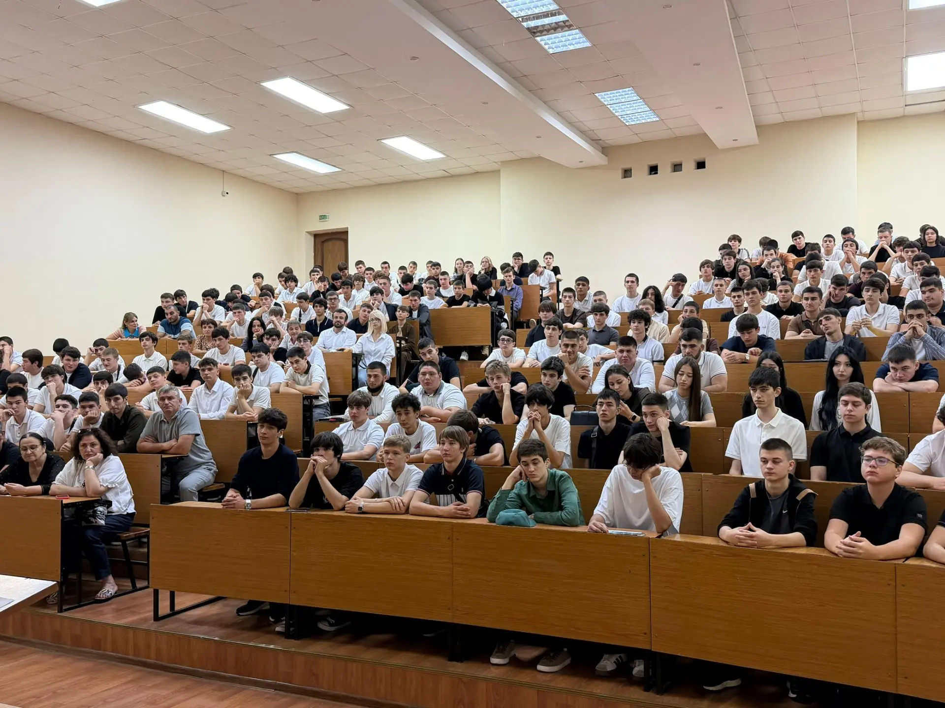 🏫 В рамках проведения «Дня знаний» состоялась традиционная встреча первокурсников Мног...