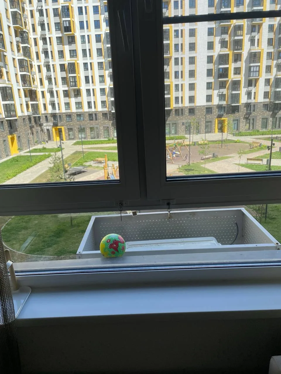 На 3 этаж загнали аж мяч, спасибо, что стекла не разбили 😡 1.1

⚡ Новости ЖК Пятницкие Луга