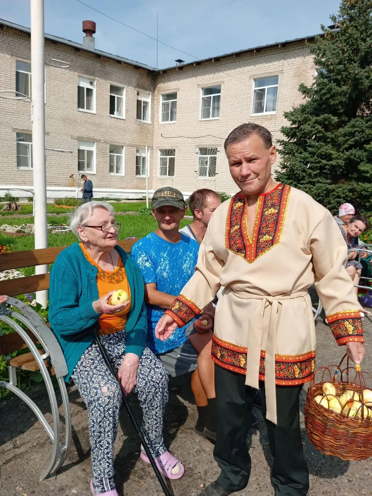 С Яблочным Спасом! Будьте здоровы!