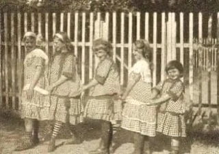 ДЕНЬ В ИСТОРИИ САНКТ-ПЕТЕРБУРГА – 13 МАЯ   👀13 мая 1824 года недалеко от Казанского моста была откры