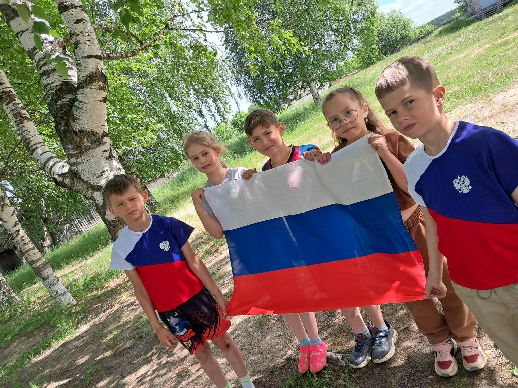 Сегодня в пришкольном лагере дневного пребывания детей состоялась Всероссийская акция «Окна России»,