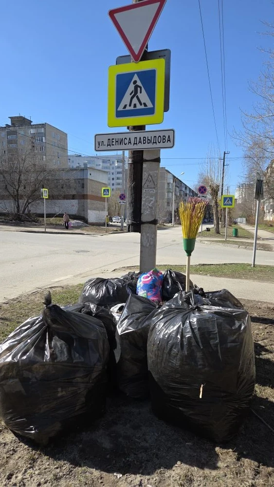 Сегодня наш коллектив променял привычные рабочие места на перчатки и мешки для мусора! ...