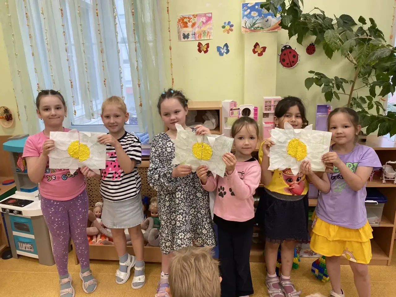📣В подготовительной группе №4 сегодня пахло творчеством! 🎨🧑‍🎨
Ребята делали объемную аппликацию 