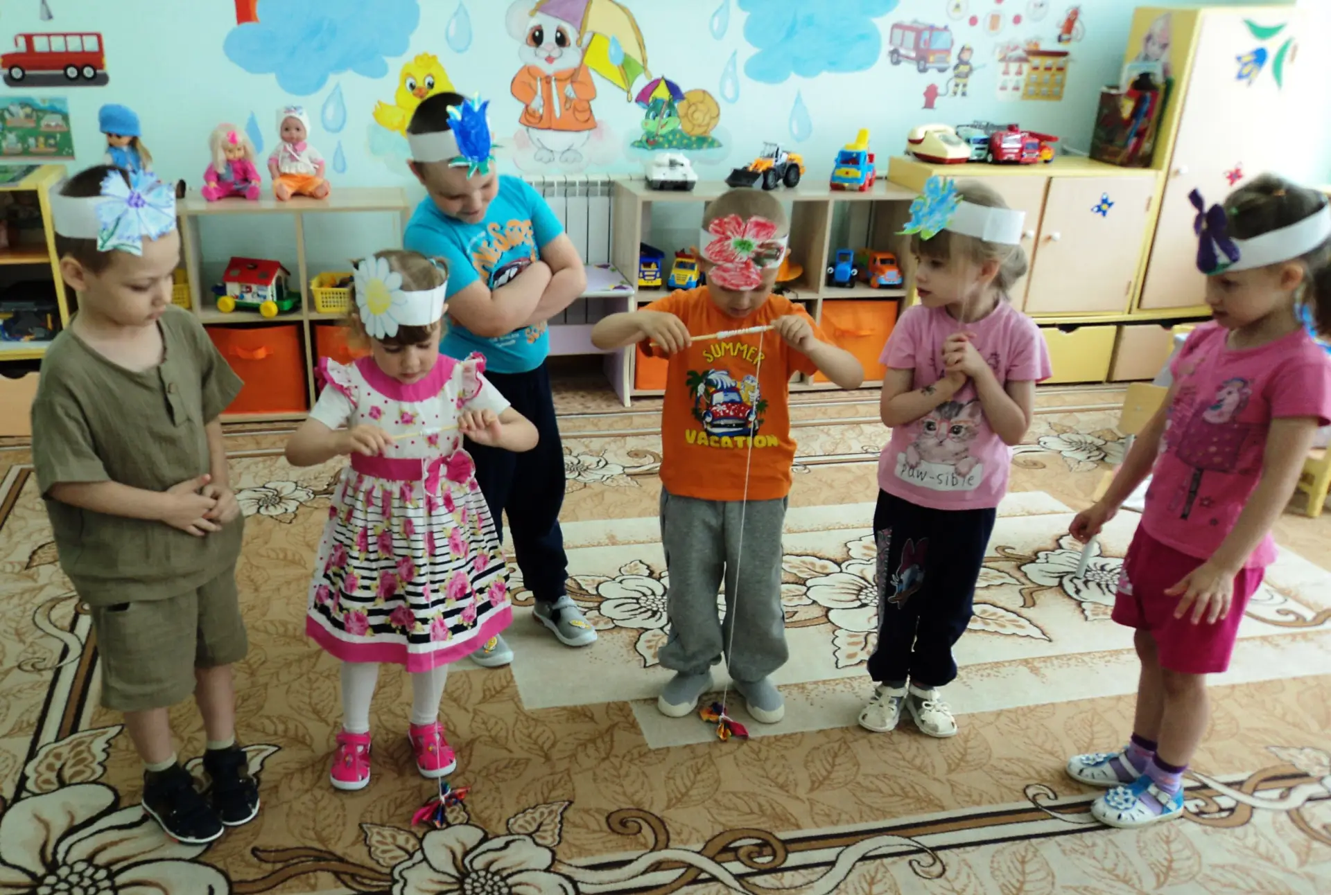 🧚‍♀️ День Феи в группе «Колокольчики»! 🌺
В гости к ребятам заглянула сказочная Фея цветов. Вместе 