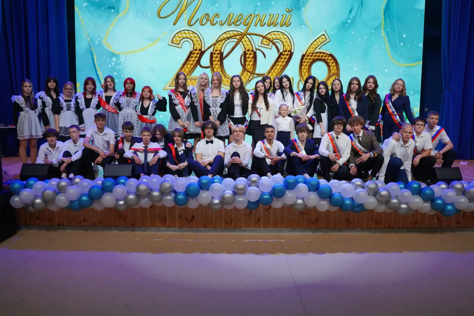 🔔 Сегодня прозвенел последний звонок для наших девятиклассников!  Это особенный день для всей школы 