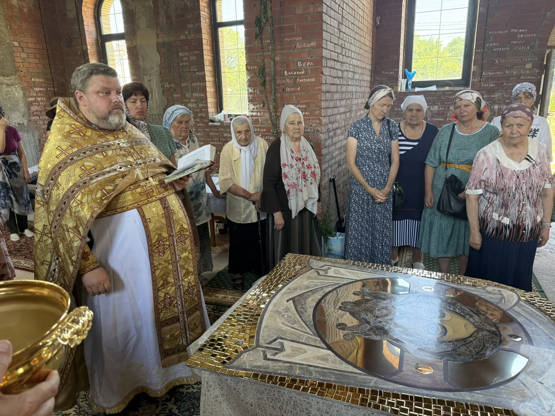 ОСВЯЩЕНИЕ НАДВРАТНОЙ ИКОНЫ ЗАПАДНОГО ФОСАДА ХРАМА


21 июня, в Неделю 3-ю по Пятидесятнице, после Бо