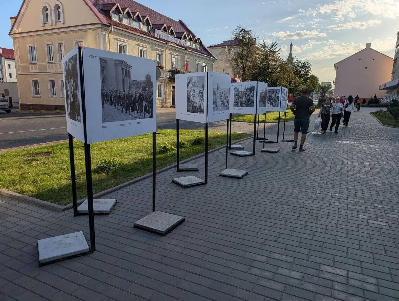 🔹 В Гродно продолжает работу фотовыставка Sputnik Беларусь "Женские лица войны"