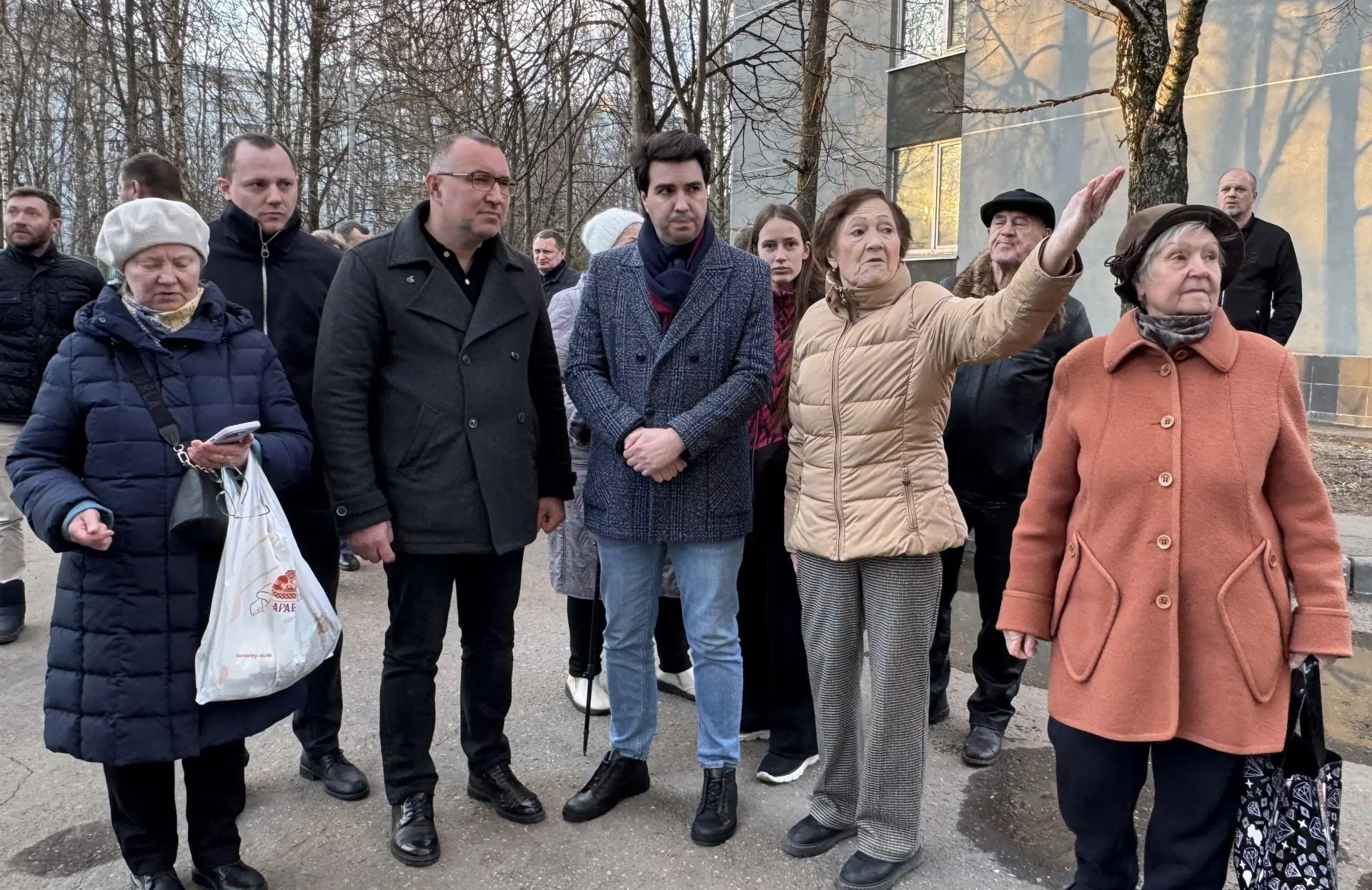 ✅Алексей Зотов провел обход на Центральной улице  Глава управы района Троицк, совместно с жителями, 