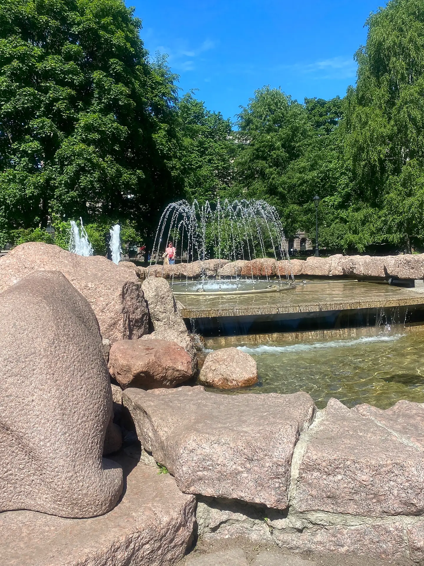 Встретимся у фонтана⛲

Друзья, а вы уже заметили? В нашем любимом Выборге снова зазвучала музыка вод
