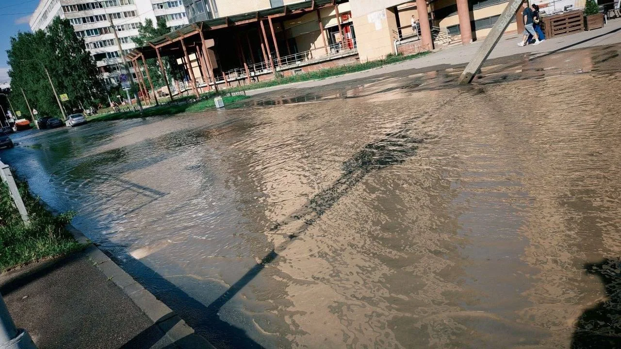 💦 Перекрёсток Королёва и Байконурской утонул — прорыв трубы затопил проезжую часть

@primor