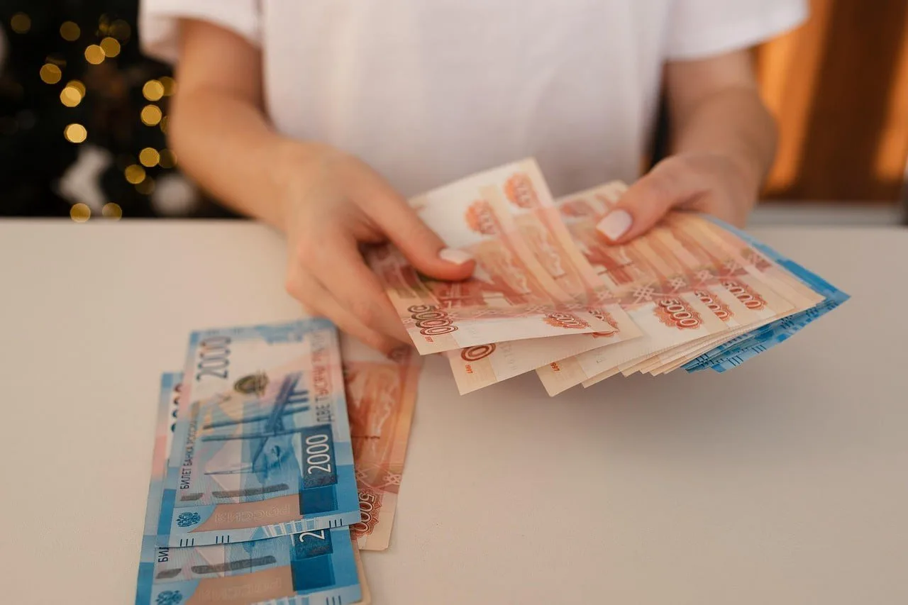 🤑Жительница Кубани получила 9 миллионов рублей северных детских пособий по фиктивной прописке в Хат
