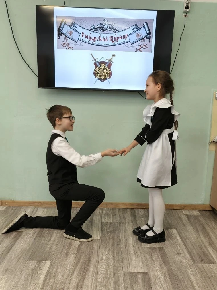 ⚔️ Настоящий рыцарский турнир!  📆 В 3А классе состоялся настоящий рыцарский турнир! Мальчишки продем