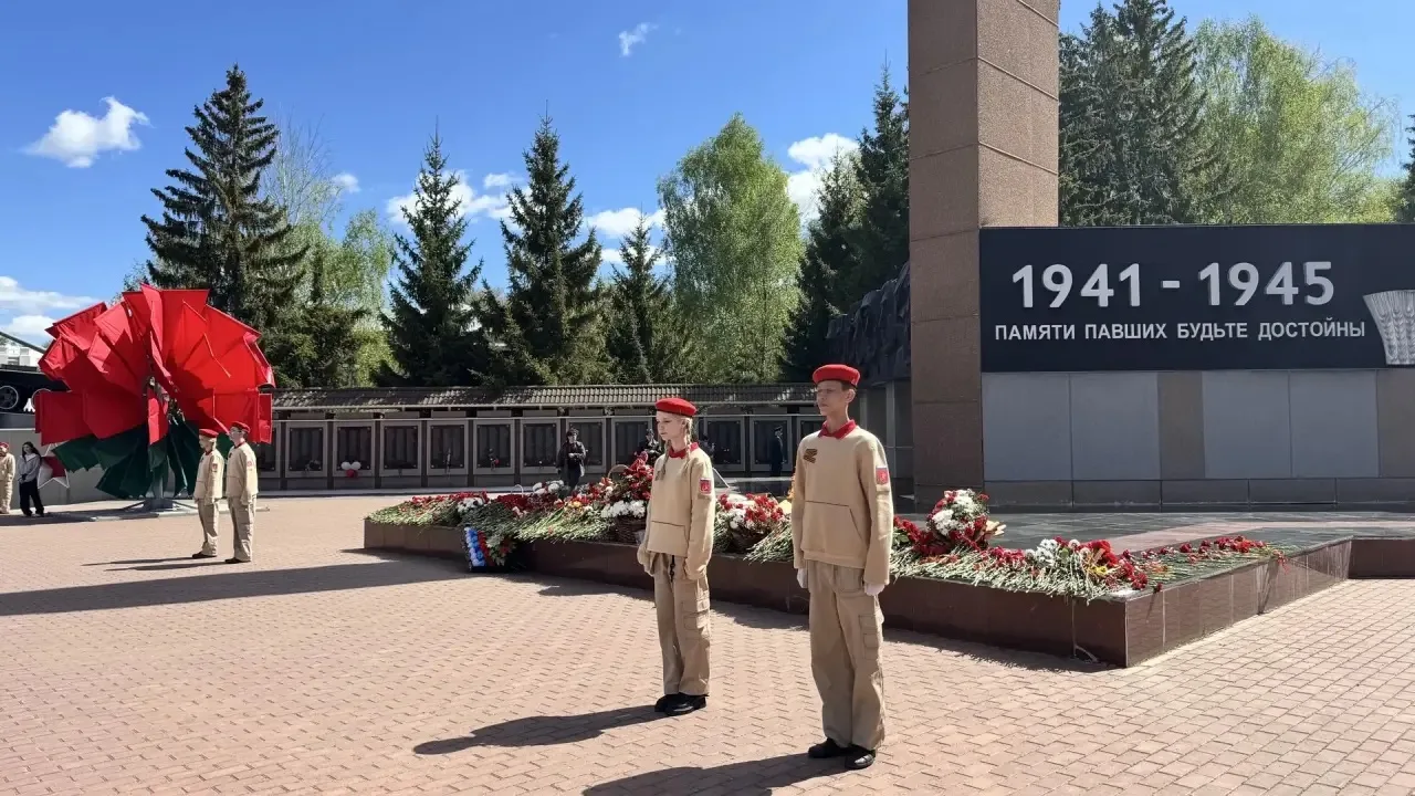 🇷🇺 Память, которую нельзя забыть.  Сегодня обучающиеся нашей школы приняли участие в Вахте Памяти на