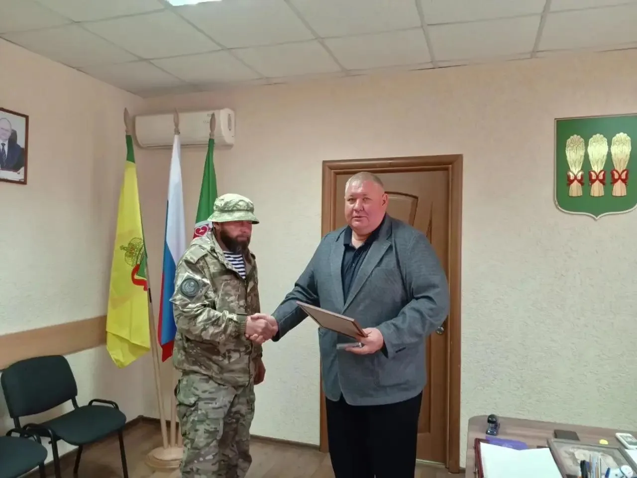 ✅Глава Камешкирского района Дмитрий Мануковский встретился с героем — участником специа...