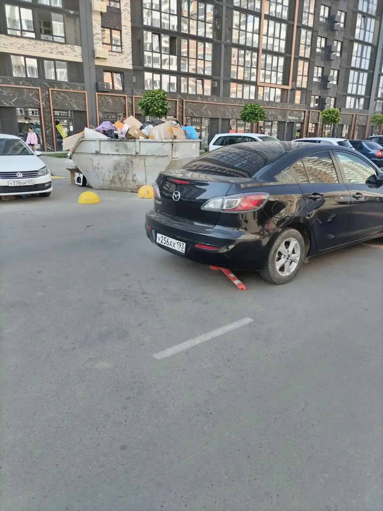 Автовладельцы дома  Макарова 5/4!