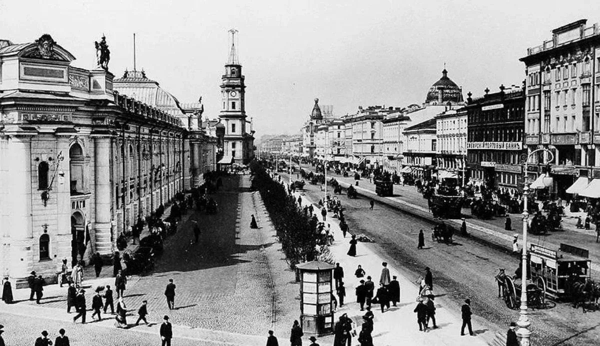 31 августа 1914 по указу Николая II Санкт-Петербург был переименован в Петроград