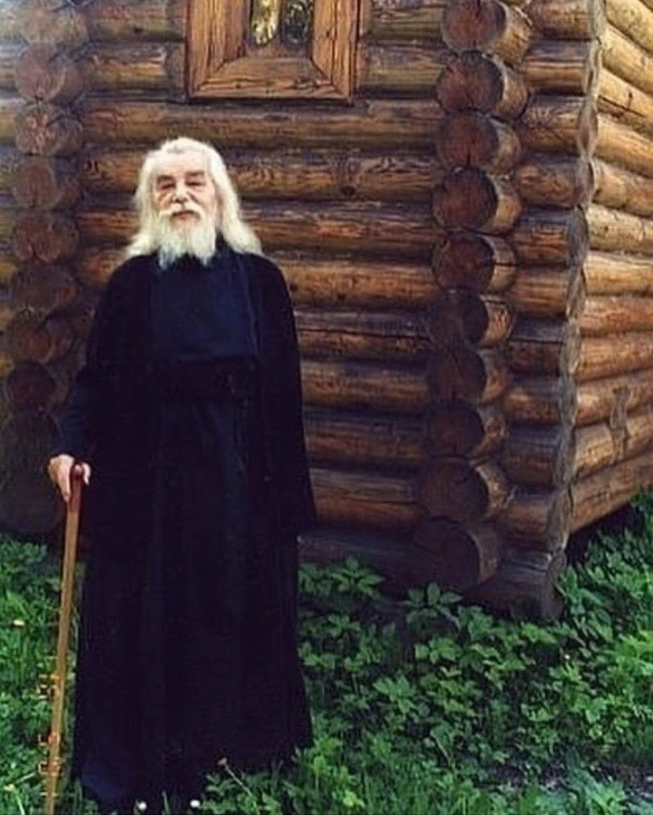 У Бога нет забытых людей, и Промысл Божий зрит всех. И миром правит Бог, только Бог и никто другой. 
