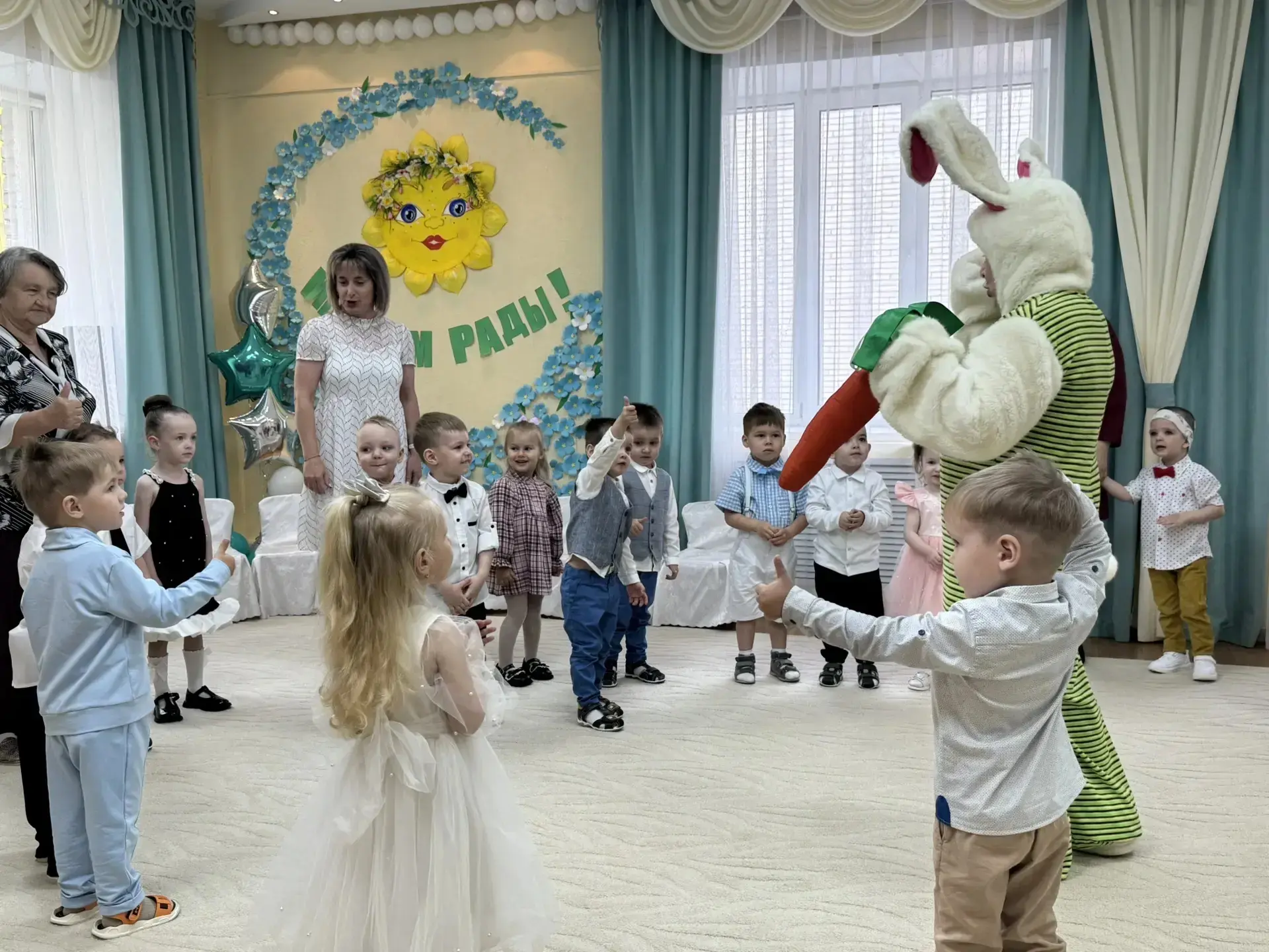 Ура! Мы выросли! Выпускной в группе 5 "Ладушки"🐰🪆

Сегодня мы провожали наших малышей в новую, еще