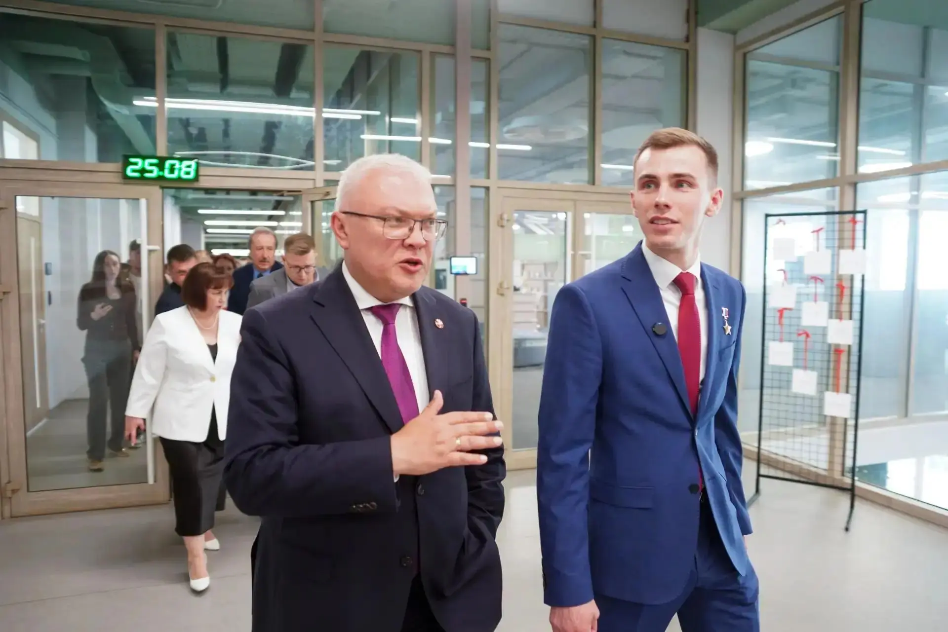 Выступил на областном педагогическом форуме 2026 «Август.Старт». Озвучил сложную для на...