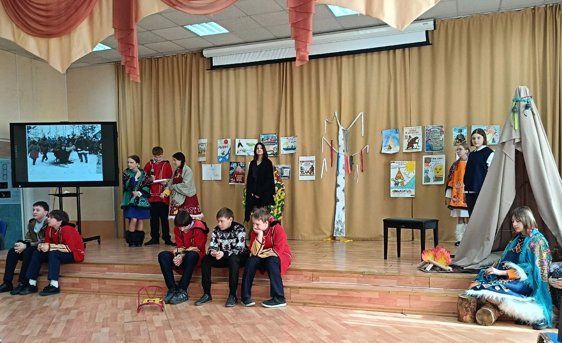 В лицее состоялся Фестиваль Дружбы народов!    В нашем лицее продолжаются мероприятия в рамках тради