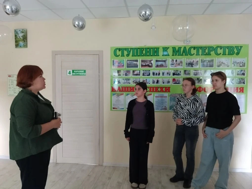 🖌День 12-й - Творческий. 
💥Сегодня участники пришкольного лагеря "Мы - будущие патриоты России" по