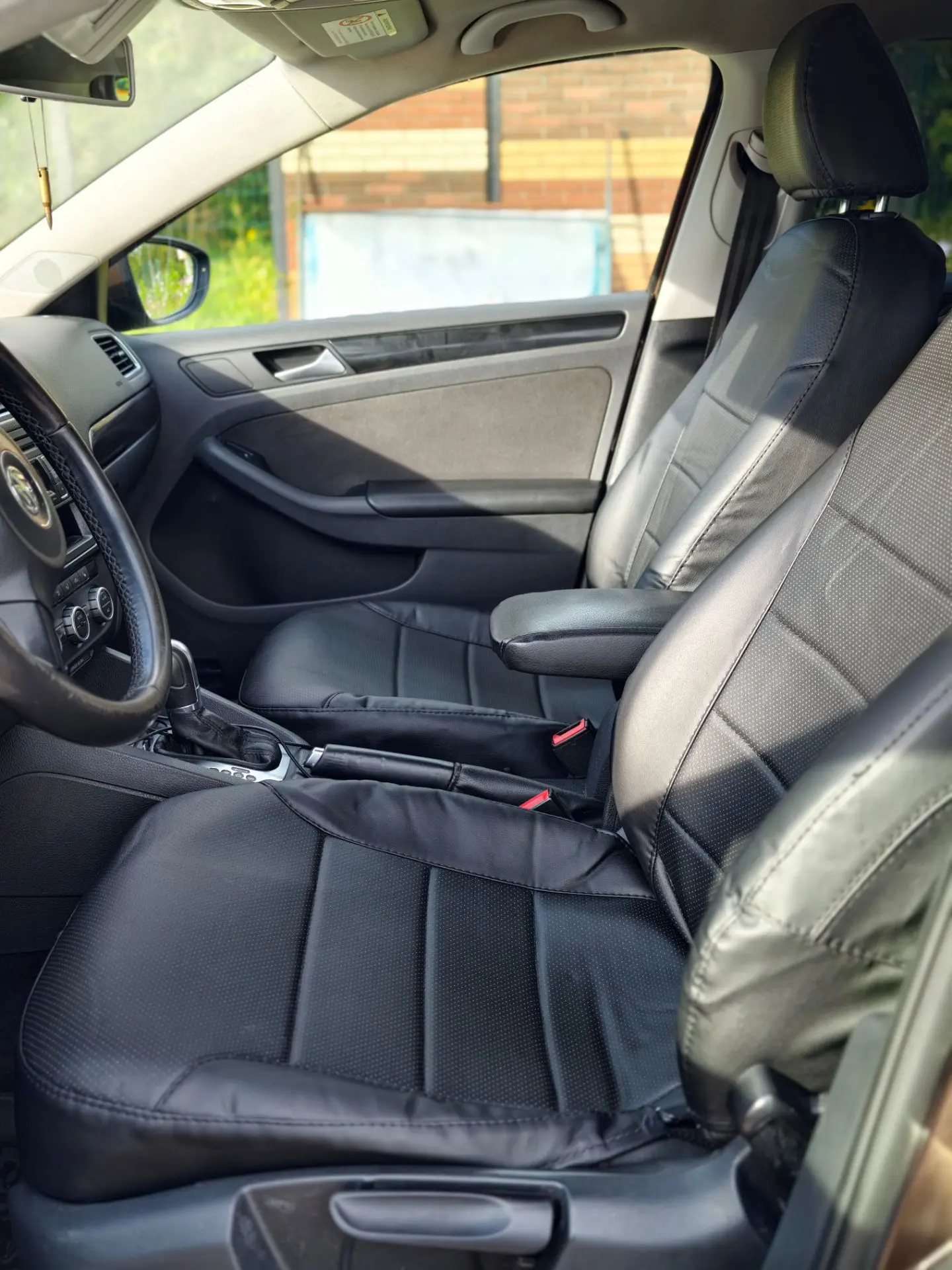 700 000 цена ,VW jetta 2012 ,1.6 AT,парктроник задний ,обогрев сидений передний ,бортов...