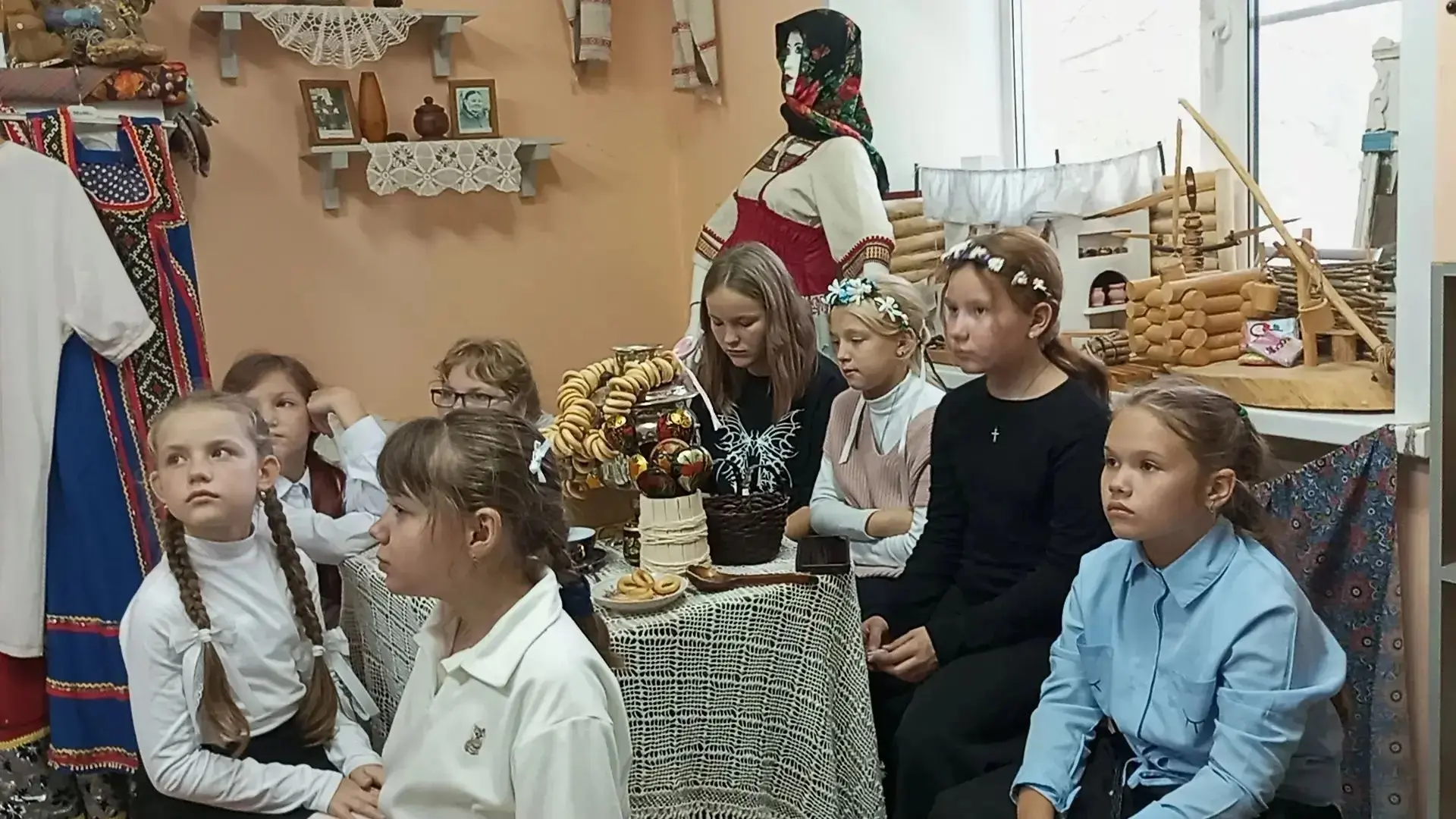 Двери, которые всегда открыты: как случайная встреча в музее «Истоки» подарила школе но...