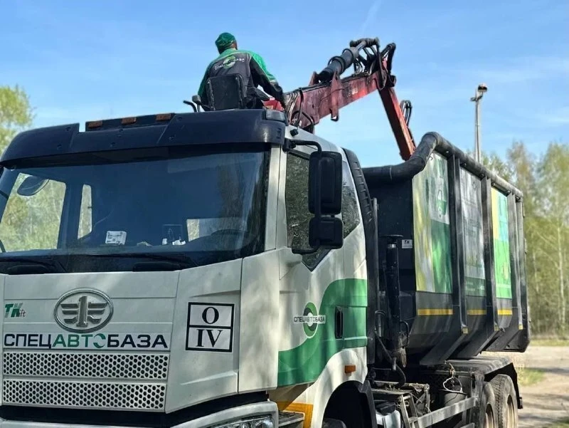 «Спецавтобаза» вывезла 130 кубометров отходов после двух масштабных субботников на терр...
